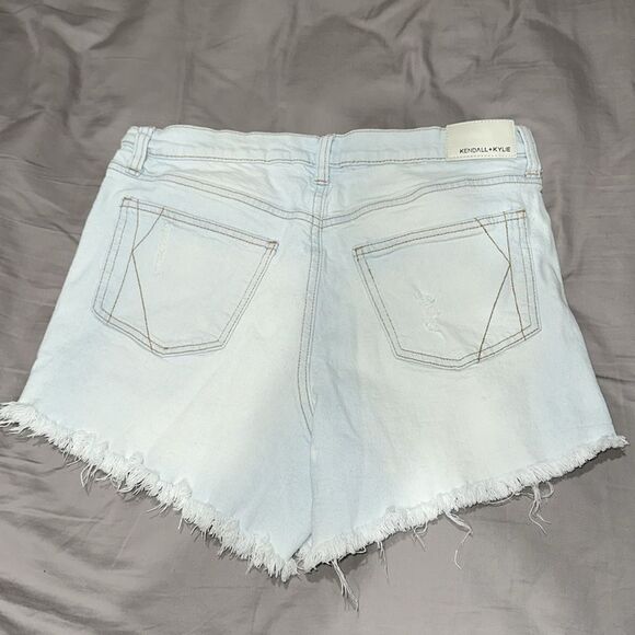 Kendall and Kylie- The Icon Short - Picture 2 of 6